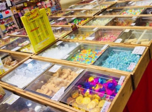 昔懐かしい駄菓子と最近人気の駄菓子をちょっと調べてみました。