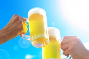 ビアフェス2019横浜について 開催日時は 2019/09/13～2019/09/16の4日間 開催場所は横浜港「大さん橋ホール」 混雑状況やアクセスと予約チケット料金は？ ビアフェスは全国各地で開催されていて 今後の予定は7月に大阪 8月に名古屋 9月に横浜で開催されます 料金は当日券500円です。 これで飲み放題になりますよ