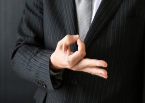 ロンブー・田村亮＆雨上がり・宮迫博之 遂に追い詰められた二人を闇世界へ誘った「アの人」の罪と罰 いわゆる「カラテカ入江・闇営業」問題で、 やけぼっくりに火が付いた 田村亮と宮迫博之 この二人は、今回の「闇営業問題」以前から、 いわゆる「反社会勢力」と深いつながりがあると、 騒ぎが持ち上がるたびに名前が出ていた。