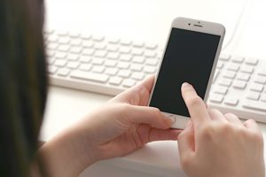 折り畳みスマホ サムスン(Samsung)「Galaxy Fold」 auとドコモ　日本発売時期