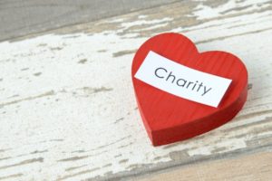polca（ポルカ）とは身近で気軽なクラウドファンディングで 資金提供を募るアプリ ファンディング（funding）とは、 そもそも資金調達の意味です。 polcaでは、友人・知人にSNSなどを使っての 資金提供を呼びかける事が出来ます。 オンライン上のカンパです。
