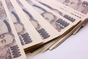 借金踏み倒し芸人スズキは 元タカダ・コーポレーションのおやきでFA(ファイナルアンサー) いまの芸名はペリカン 「犯人に告ぐ！盗聴盗撮　怒りの追跡バスターズ第７弾」では、 MCの坂上忍（52）が借金を踏み倒しているという 元有名芸人・スズキを追いつめる。