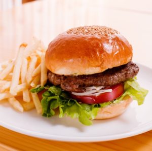 バーガーインザハウスのCMの女優は誰?ウーバーイーツ(Uberber Eats)とはどんなサービス？