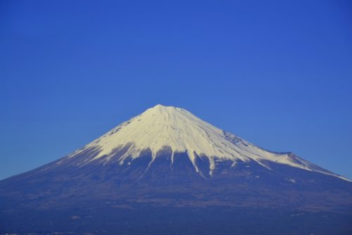 富士山で落石！女性登山者が被害で山梨側頂上付近は通行止めに！