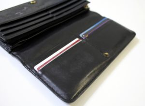 パチンコ店で財布盗んだ容疑の中学教諭を停職処分に!男性臨時講師も