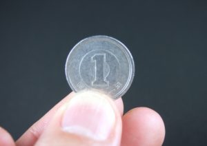 四国新聞投稿「1円玉の悲しみ」話題に!75枚払い営業妨害といわれ立腹