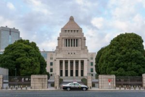 菅原一秀経産相の元秘書が証言「給与上納を要求していた」文春砲