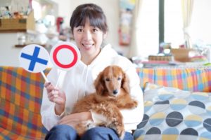 川口春奈がパーカーと黒縁メガネ姿をインスタに投稿！画像あり