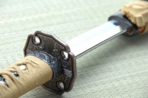 『るろうに剣心展』に「逆刃刀・真打」展示！キャラ10人の家紋も発表